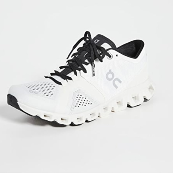 On Running Shoes - Cloudflow Womens Active Running ON Size 9.5 🌥☁️